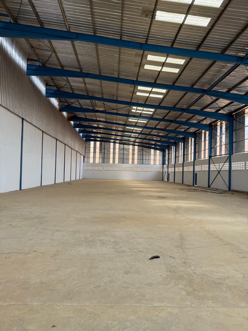 Entrepôt 2 300 m² — PK22